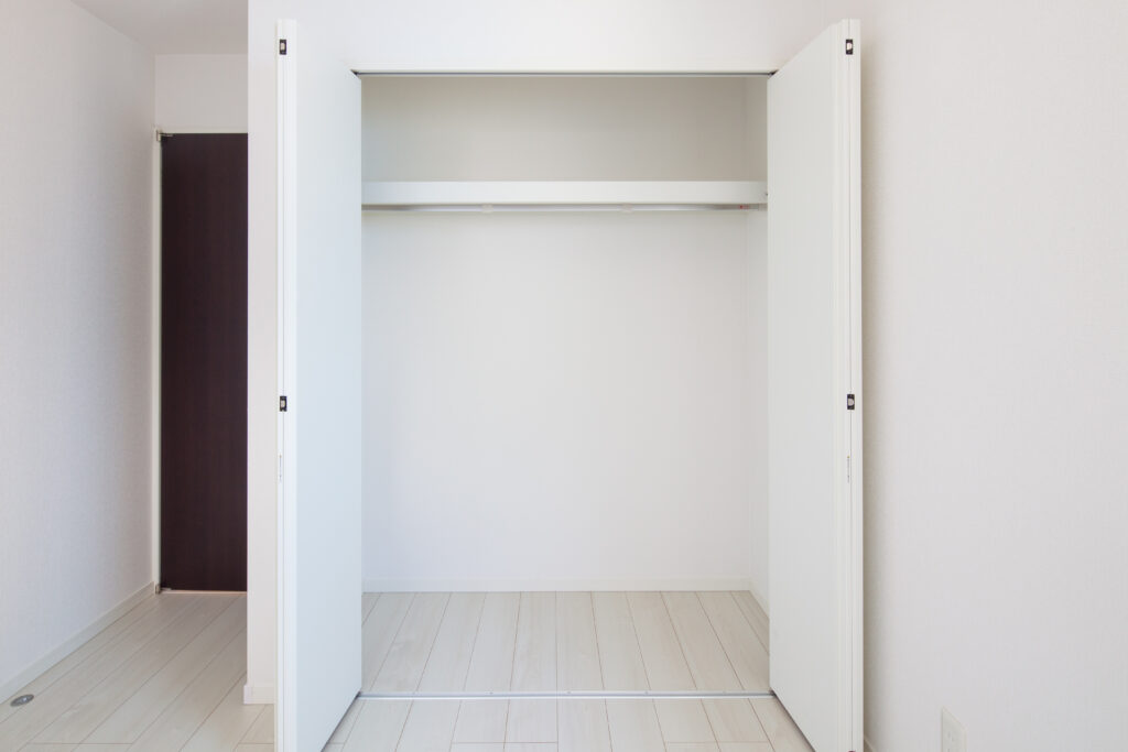 What Best Paint Finish To Use In Closets Eco Inc - Best Closet Paint Color
