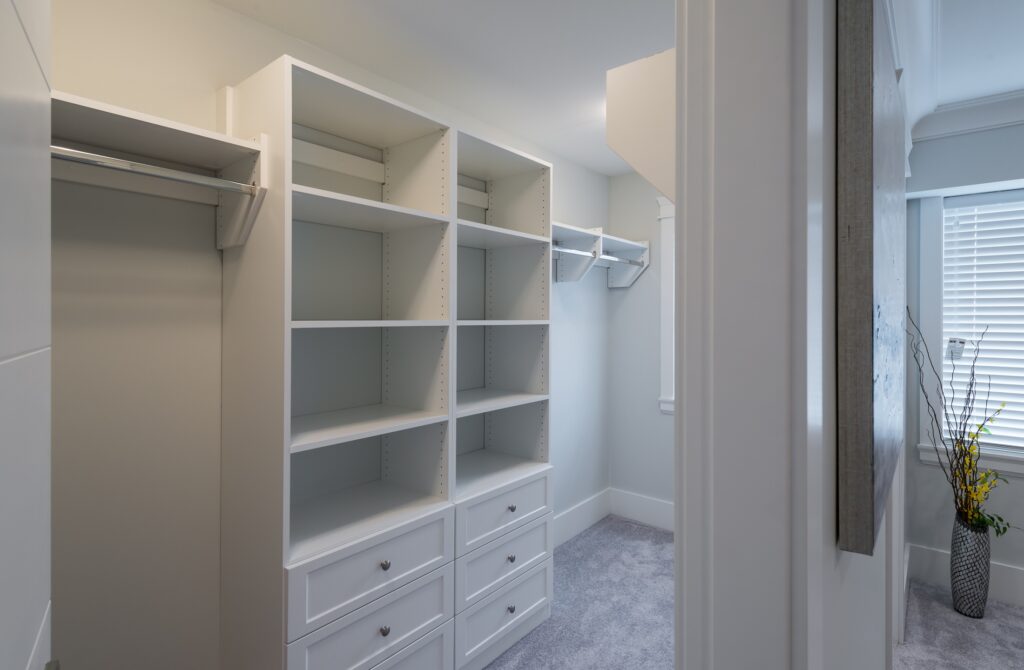 Best Paint Finish To Use In Closets, What Color To Paint Closet Shelves